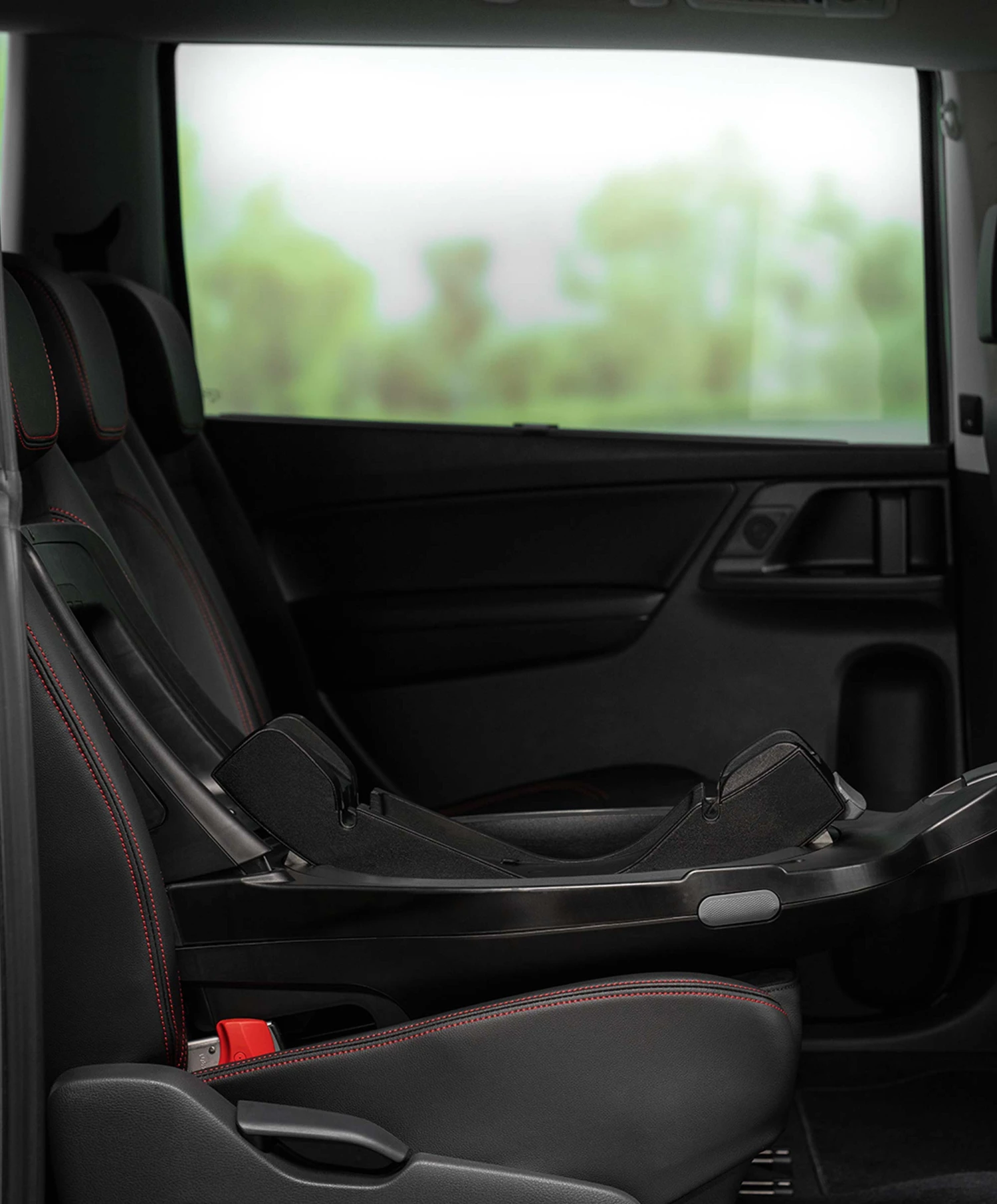 Britax Römer 2 Piece BABY-SAFE ISENSE Car Seat & FLEX BASE ISENSE Isofix Base Bundle - Black 7 Britax Römer 2 Piece BABY-SAFE ISENSE Car Seat & FLEX BASE ISENSE Isofix Base Bundle - Black - Image 5