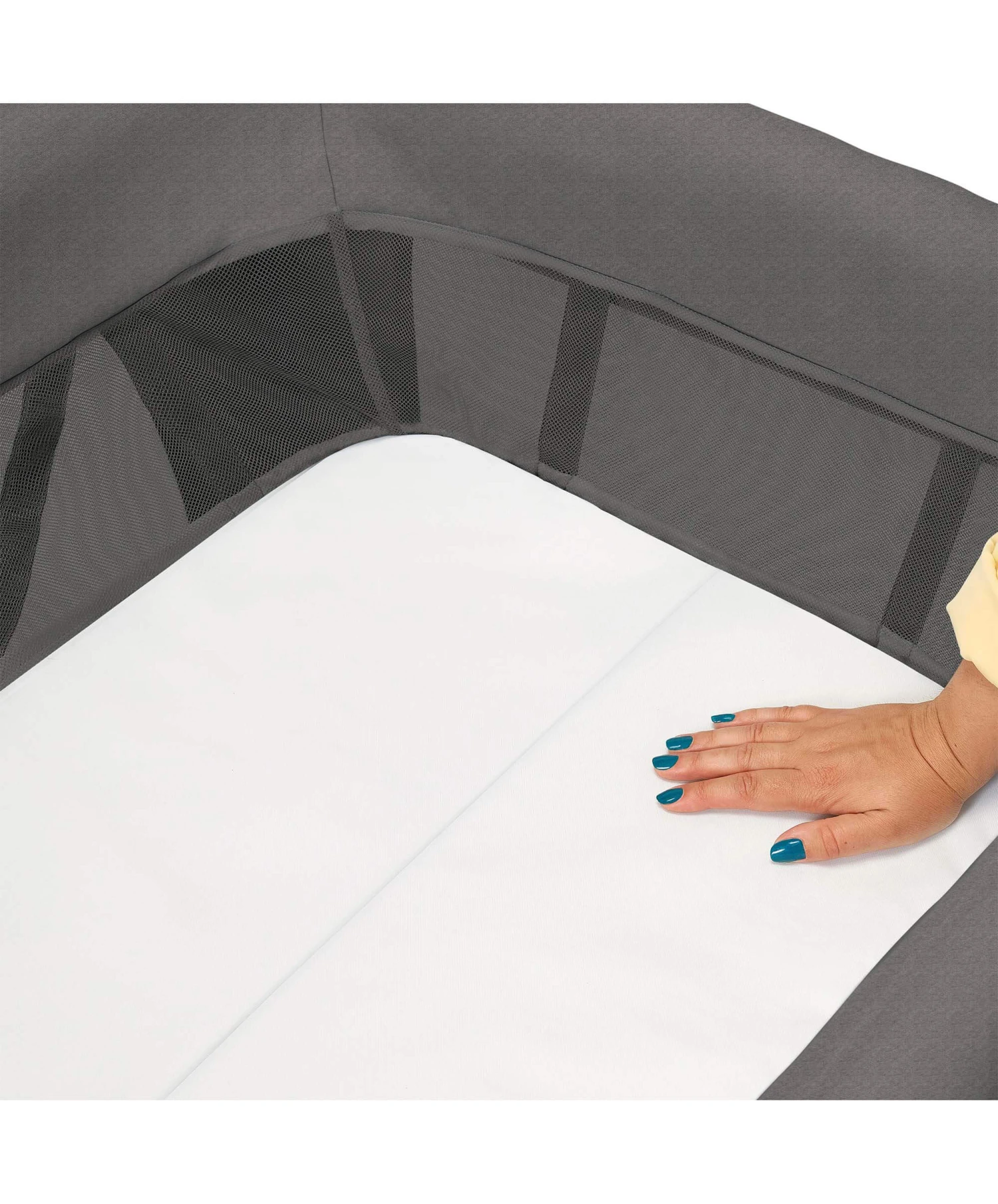 Maxi-Cosi Swift 3-in-1 Bassinet, Travel Cot And Playpen - Beyond Graphite 8 Maxi-Cosi Swift 3-in-1 Bassinet, Travel Cot And Playpen - Beyond Graphite - Image 6