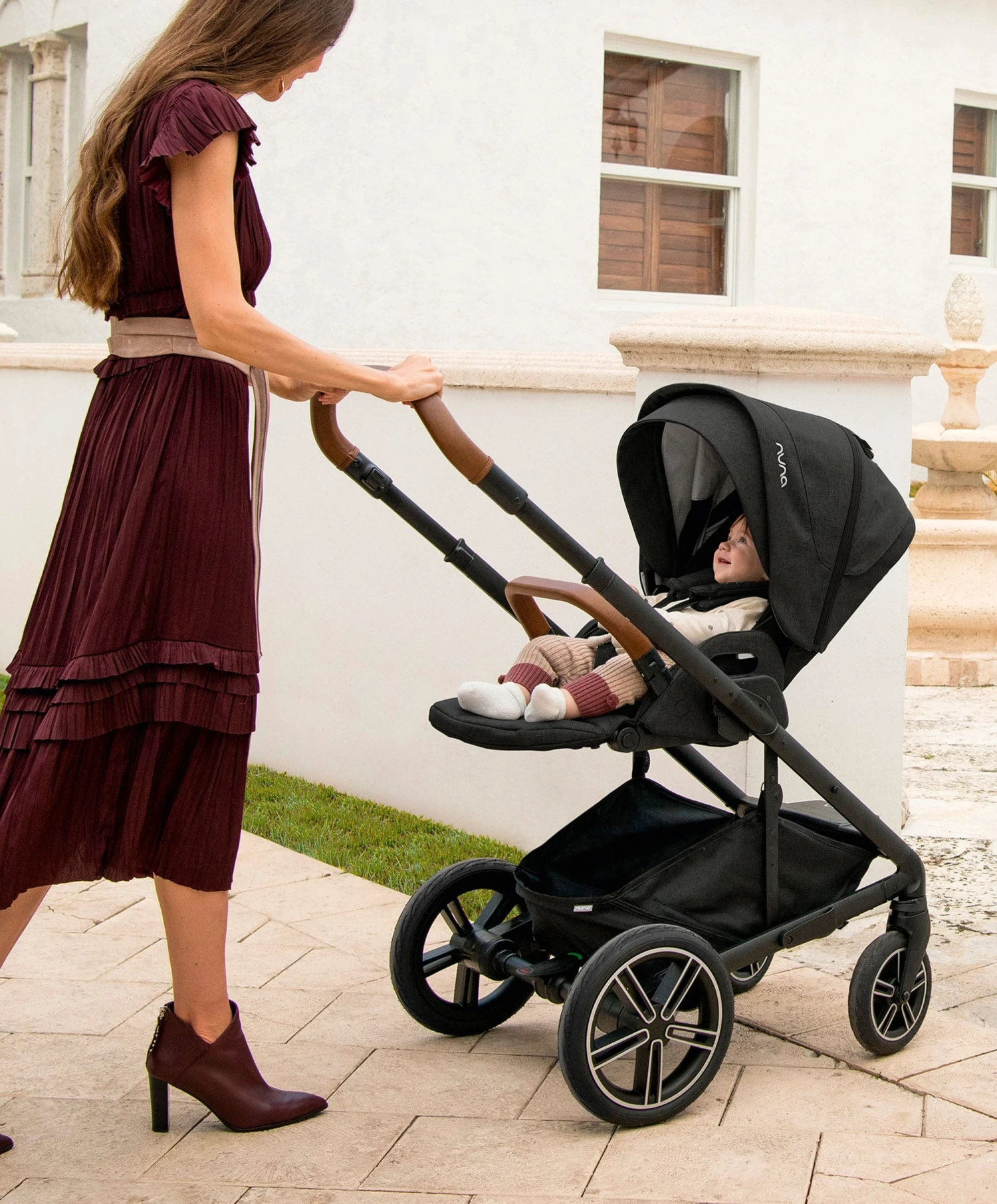 Nuna MIXX Next Generation 9 Piece Bundle Inc PIPA Next Car Seat - Caviar 4 Nuna MIXX Next Generation 9 Piece Bundle Inc PIPA Next Car Seat - Caviar - Image 2