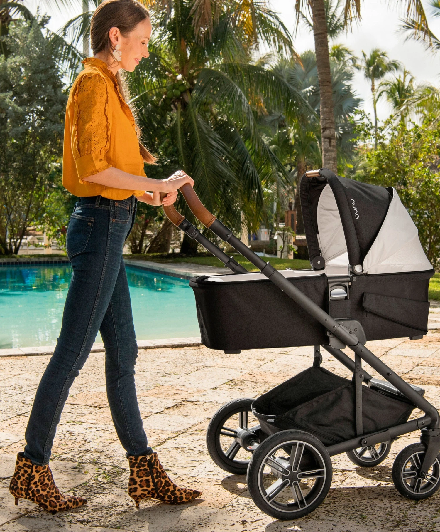 Nuna MIXX Next Generation 9 Piece Bundle Inc PIPA Next Car Seat - Caviar 8 Nuna MIXX Next Generation 9 Piece Bundle Inc PIPA Next Car Seat - Caviar - Image 6