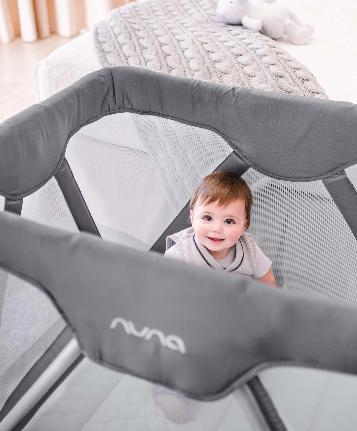 Nuna SENA Travel Cot Including Changer - Graphite 7 Nuna SENA Travel Cot Including Changer - Graphite - Image 5