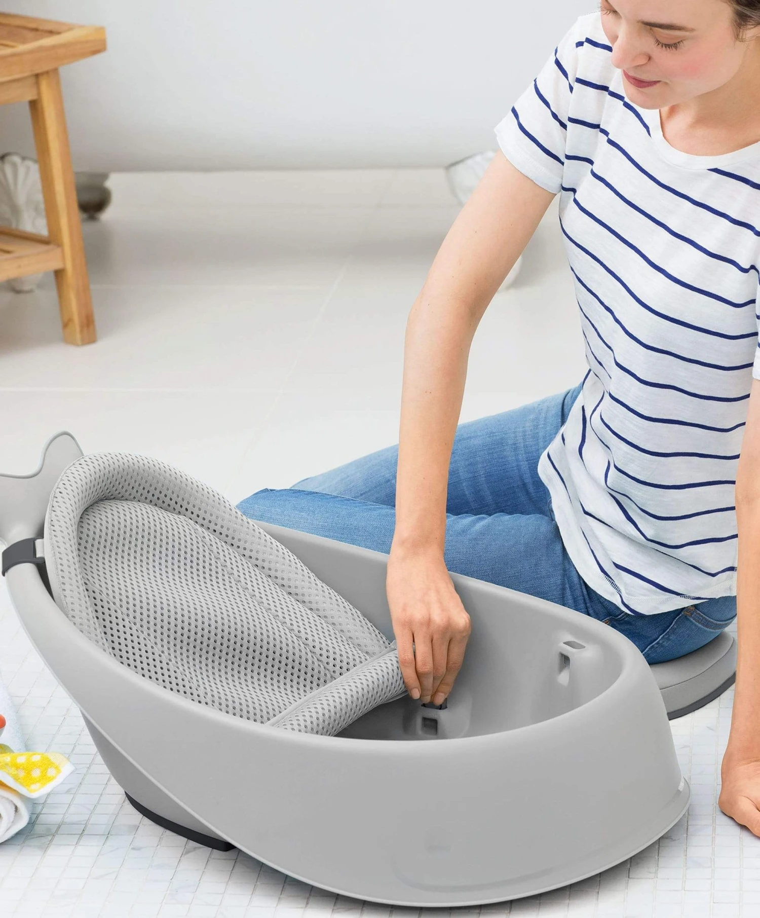 Skip Hop Moby 3 Stage Baby Bath - Grey 14 Skip Hop Moby 3 Stage Baby Bath - Grey - Image 12