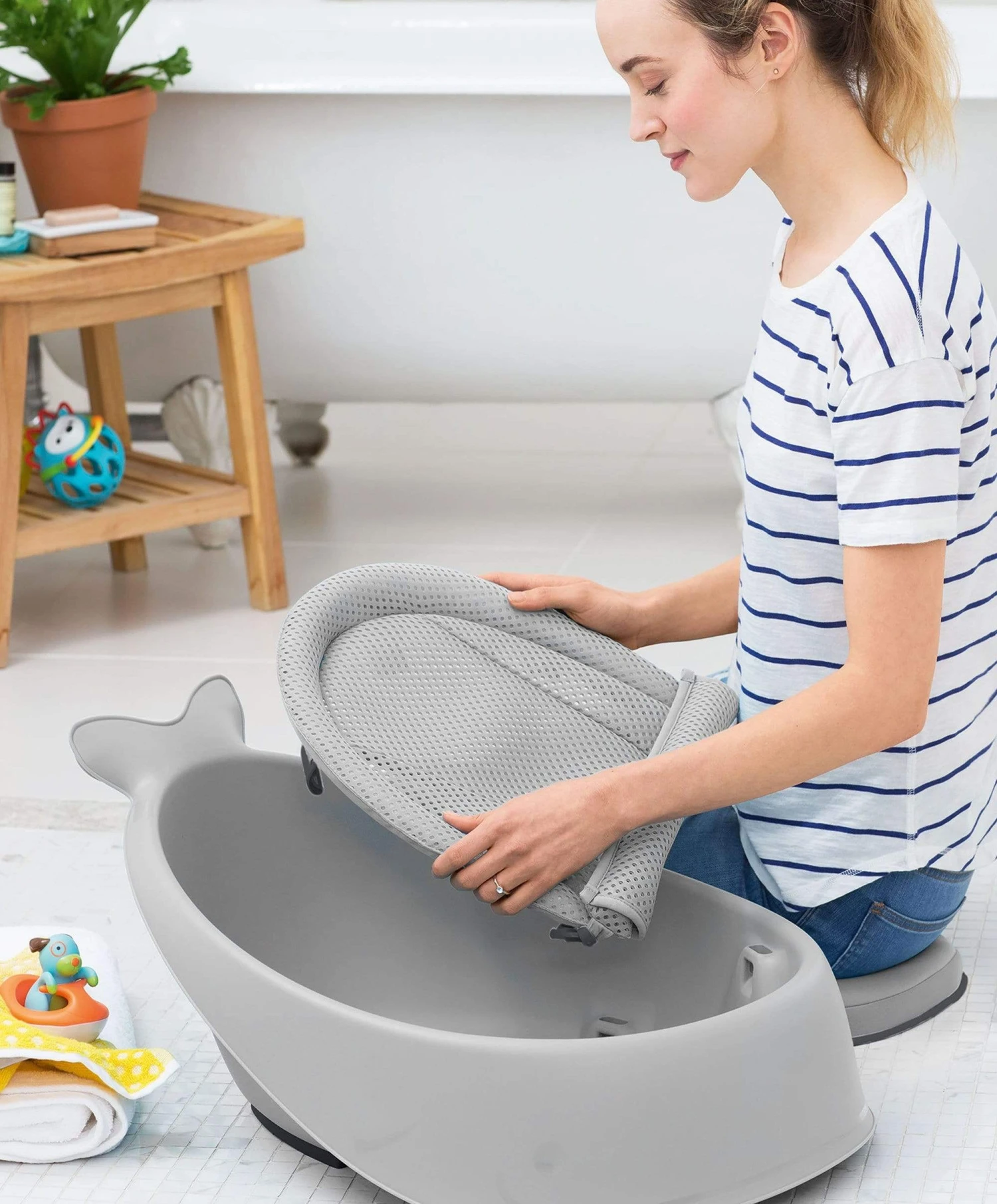 Skip Hop Moby 3 Stage Baby Bath - Grey 13 Skip Hop Moby 3 Stage Baby Bath - Grey - Image 11