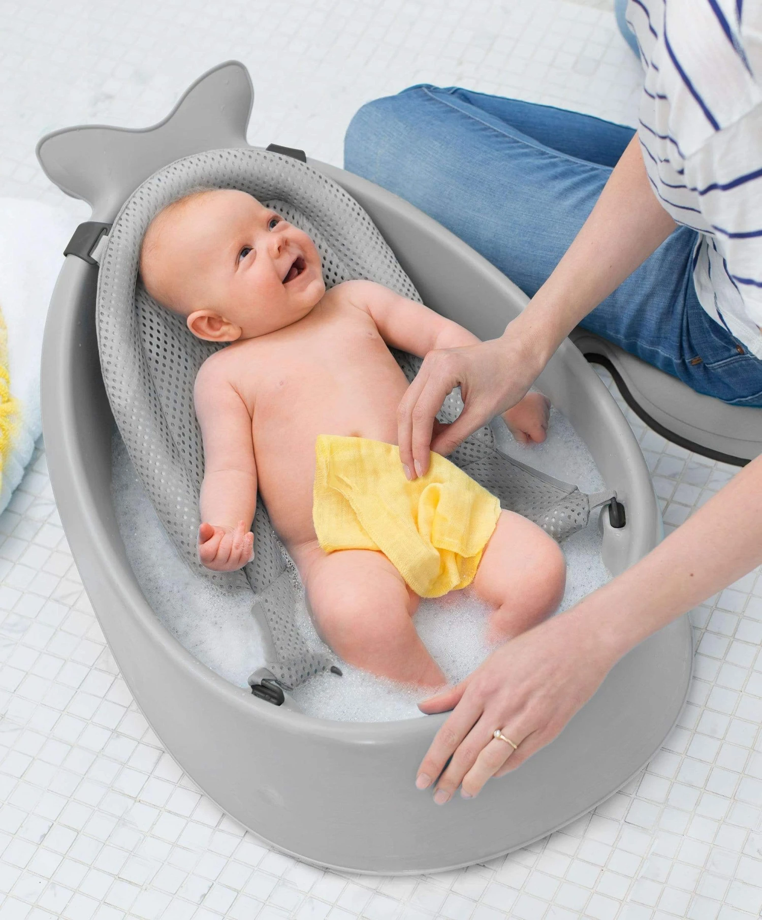 Skip Hop Moby 3 Stage Baby Bath - Grey 5 Skip Hop Moby 3 Stage Baby Bath - Grey - Image 3